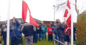 Standerhejsning i regn og slud