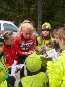 Her instruerer Maja Alm nogle af de unge løbere fra Rold Skov OK. Maja Alm var dog meget imponeret over børnenes talent