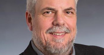 Leon Sebbelin går efter fire år mere i front