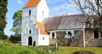Historier, musik og malerier i forsommeren i Buderup Ødekirke