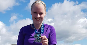 Rikke fra Støvring har præsteret det umulige: Fra krykker og opgivelse til halvmarathon