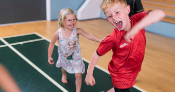 Badminton for små børn og forældre i Suldrup