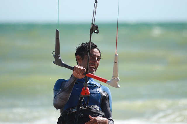 Flere danskere vælger kitesurfing og sådan har sporten vundet frem